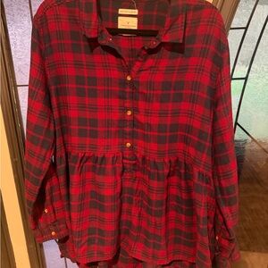American Eagle Outfitters Women's Red and Black Plaid Button-Down Shirt